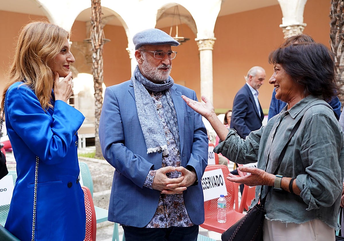 Mar Sancho, Fernando Aramburu y Elisa Delibes, durante el acto