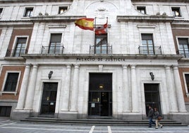 Los seis acusados de agredir a un joven por su condición sexual en las fiestas de Pozaldez (Valladolid) se enfrentan a penas de 18 años de cárcel