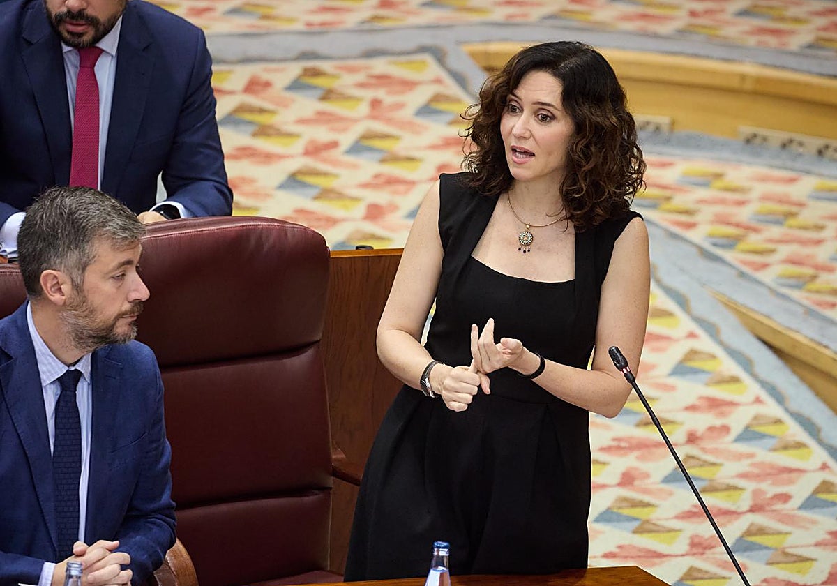 La presidenta de la Comunidad de Madrid, Isabel Díaz Ayuso, en el Pleno de la Asamblea este jueves