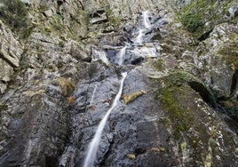 La desconocida ruta senderista que termina en una cascada de 100 metros de altura: está en uno de los pueblos más bonitos de Extremadura