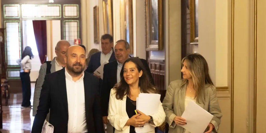 La Coruña aprueba la regulación de las VUT y la implantación de la tasa turística