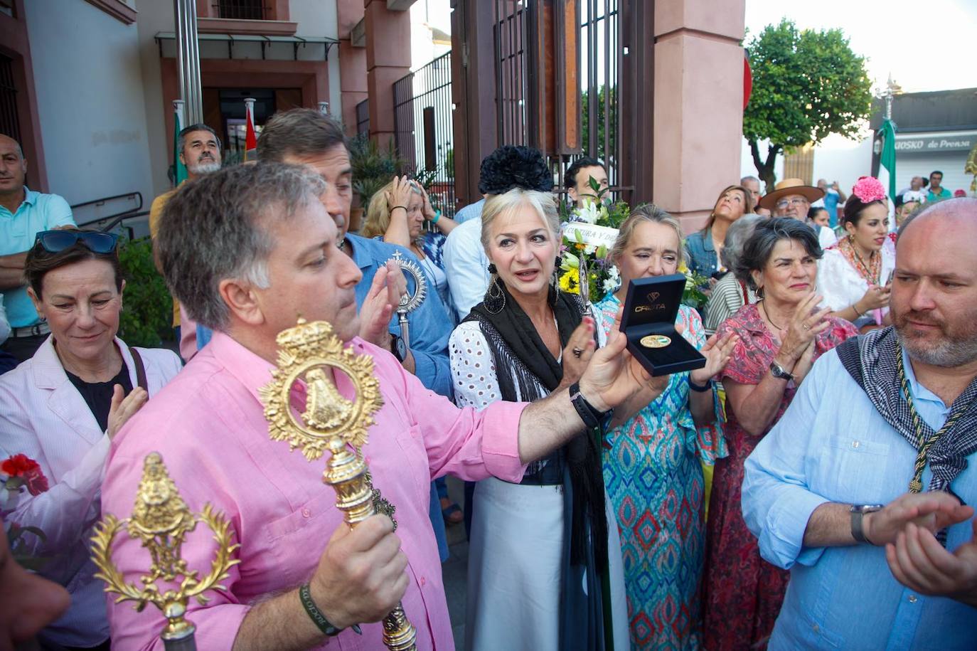 Salida de la hermandad de Pilas hacia la aldea del Rocío