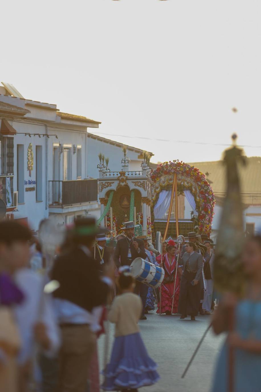 Salida de la hermandad de Pilas hacia la aldea del Rocío