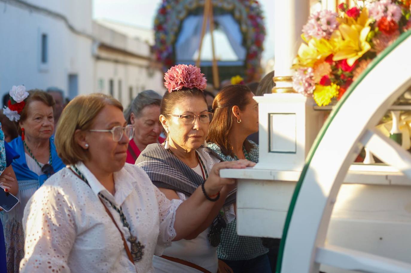 Salida de la hermandad de Pilas hacia la aldea del Rocío