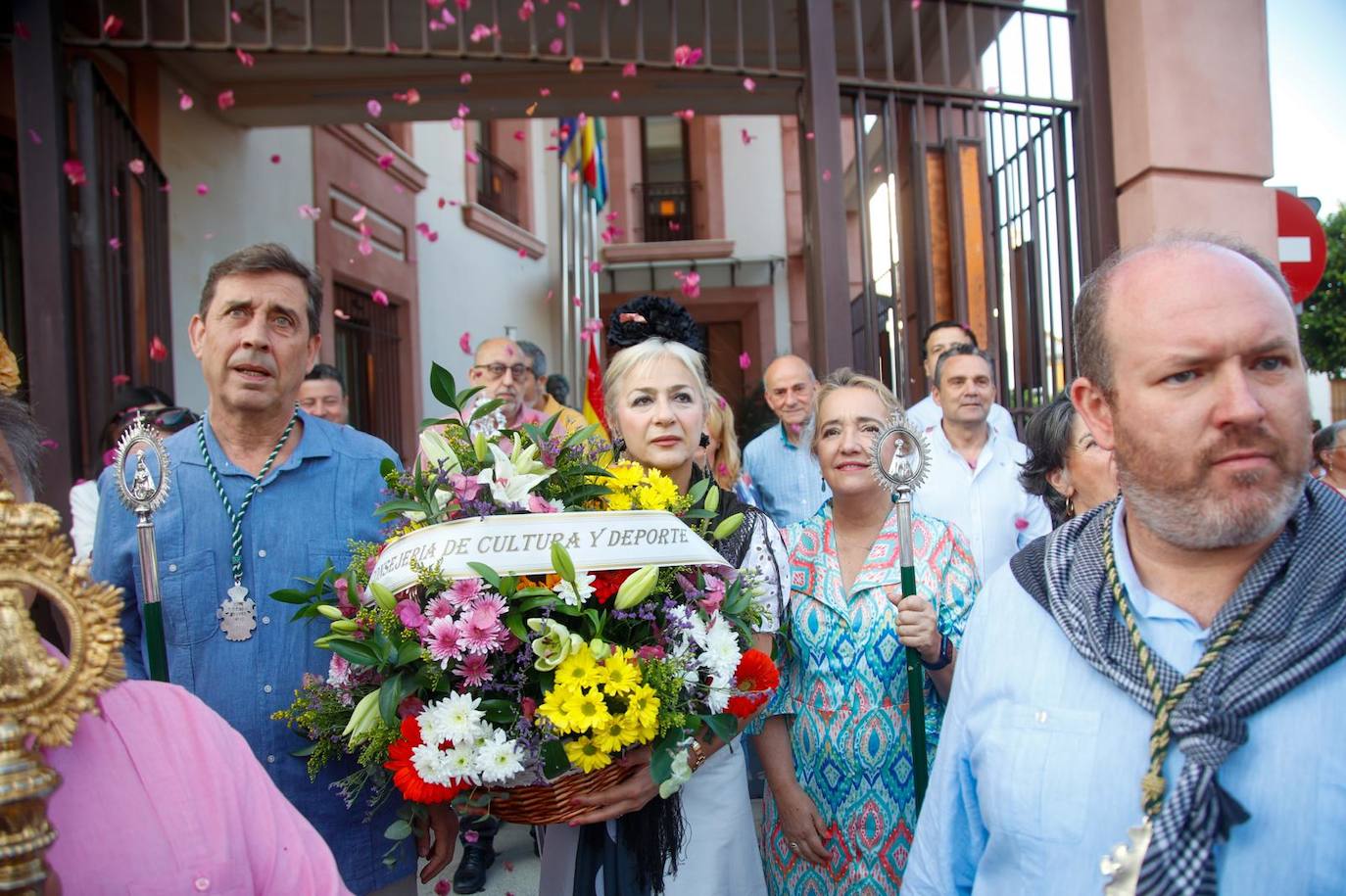 Salida de la hermandad de Pilas hacia la aldea del Rocío