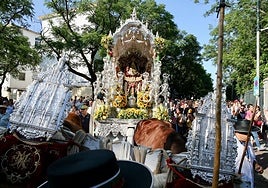En imágenes, salida de la hermandad del Rocío de Sevilla Sur en 2025