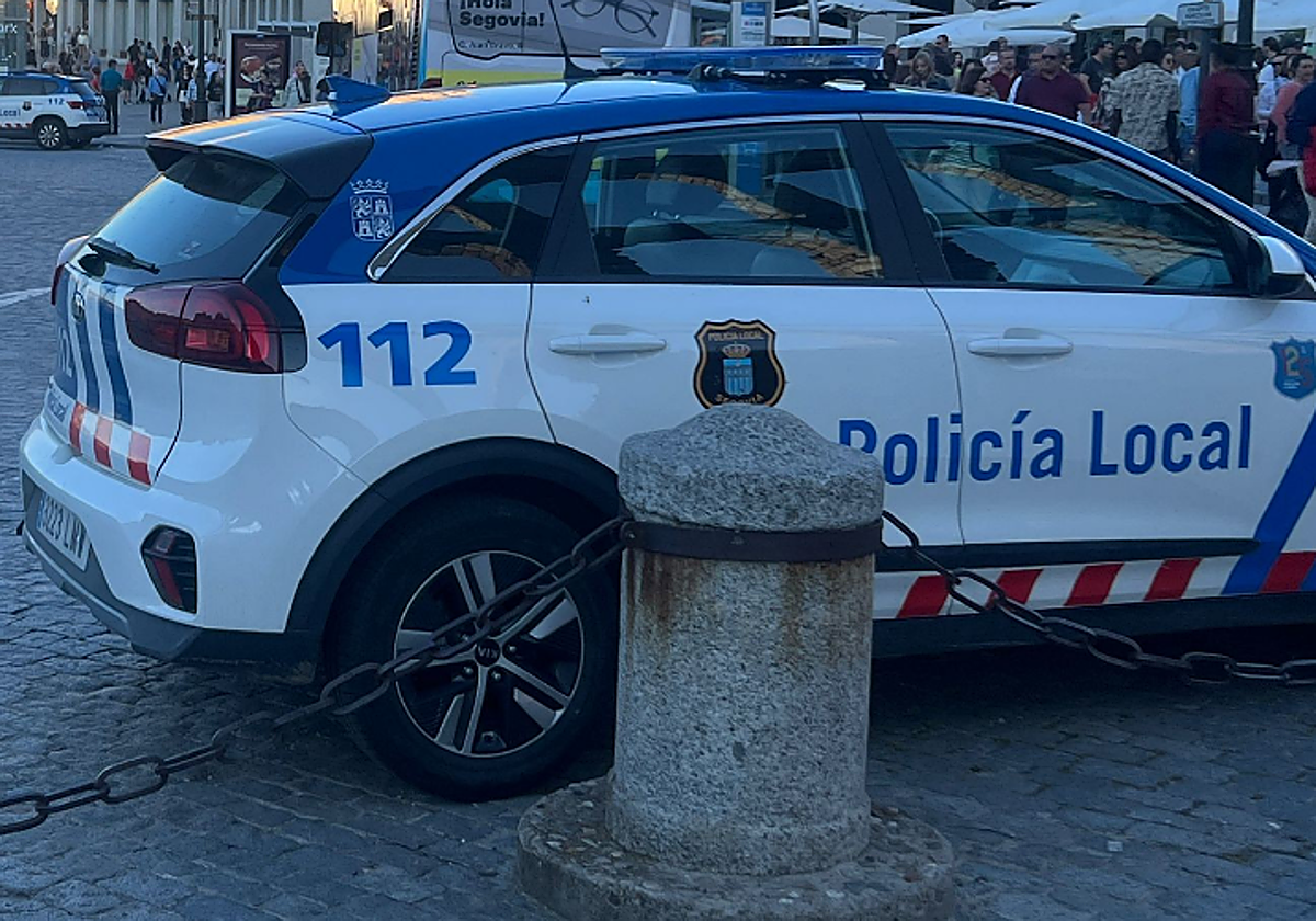 Un coche de la Policía Local de Segovia. (Archivo)