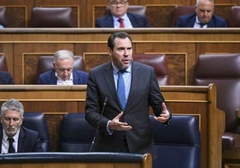 El ministro Puente carga en público contra históricos socialistas críticos con el caso Leire
