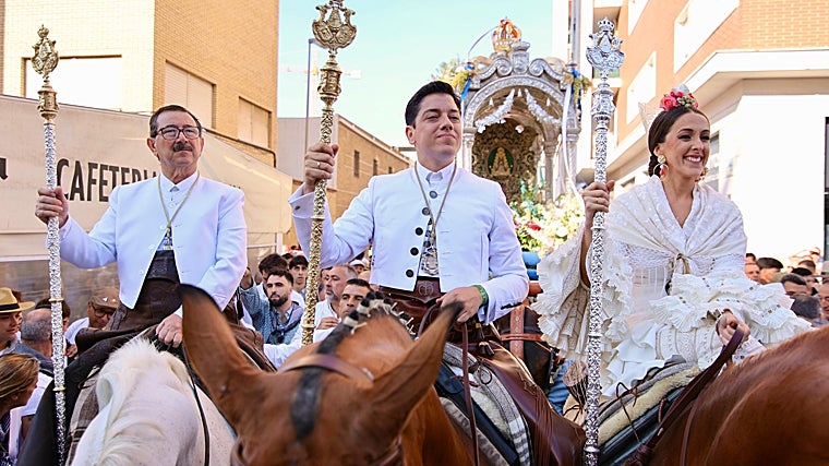 La hermandad de Huelva sale hacia la aldea: «Manuel, vámonos para el Rocío que Almonte y la Virgen nos espera»
