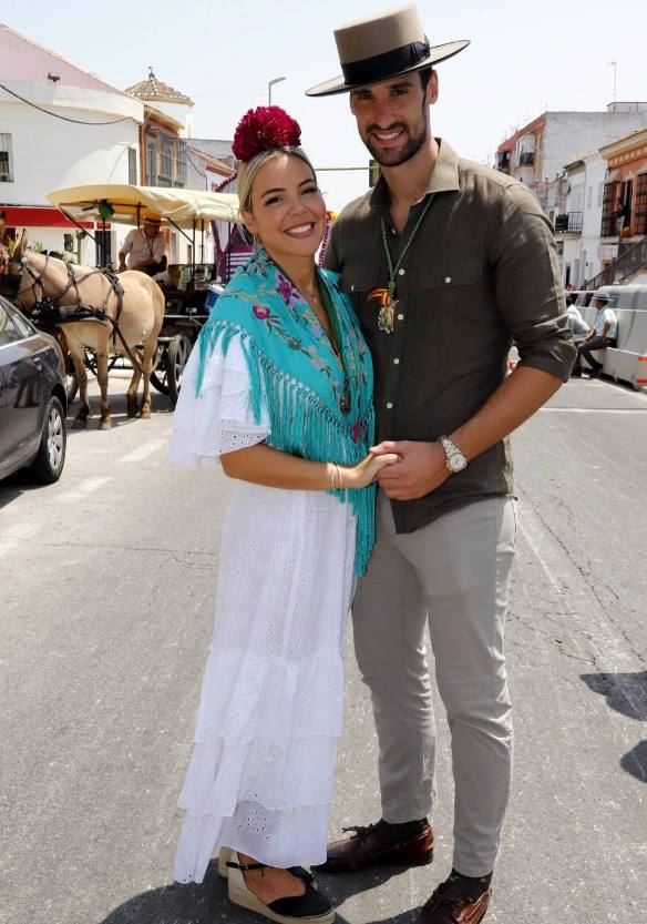 Sergio Rico y Alba Silva camino de El Rocío