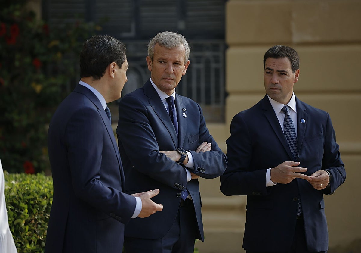 El presidente gallego con sus homólogos vasco y andaluz