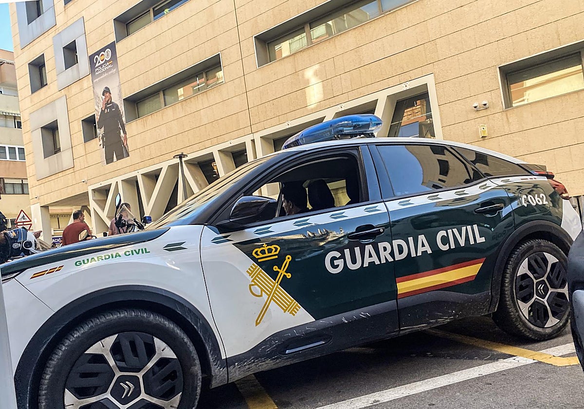 Imagen de archivo de un coche de la Guardia Civil en Alicante