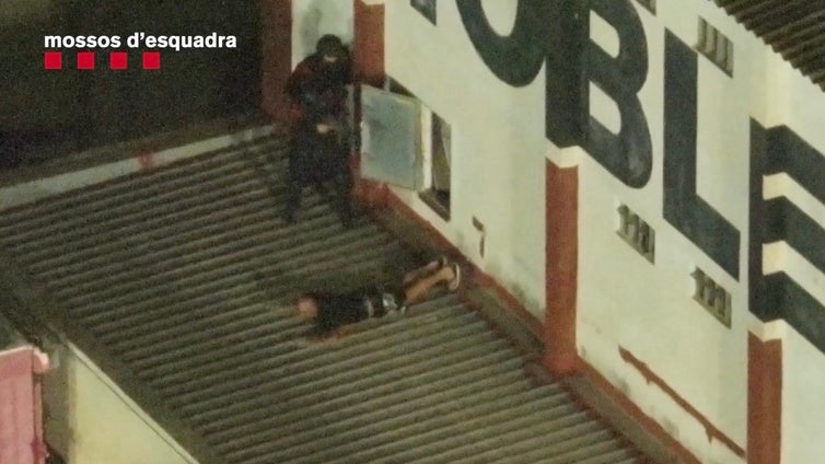 El crimen organizado francés cruza la frontera para proveer de armas a las redes de narcos que cultivan marihuana en Cataluña