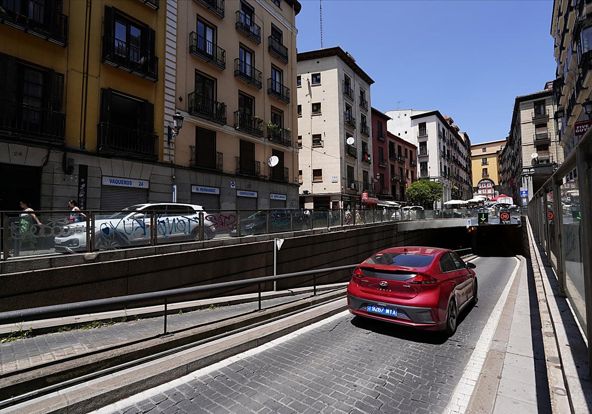 El acceso al túnel de la Plaza Mayor por la calle Toledo