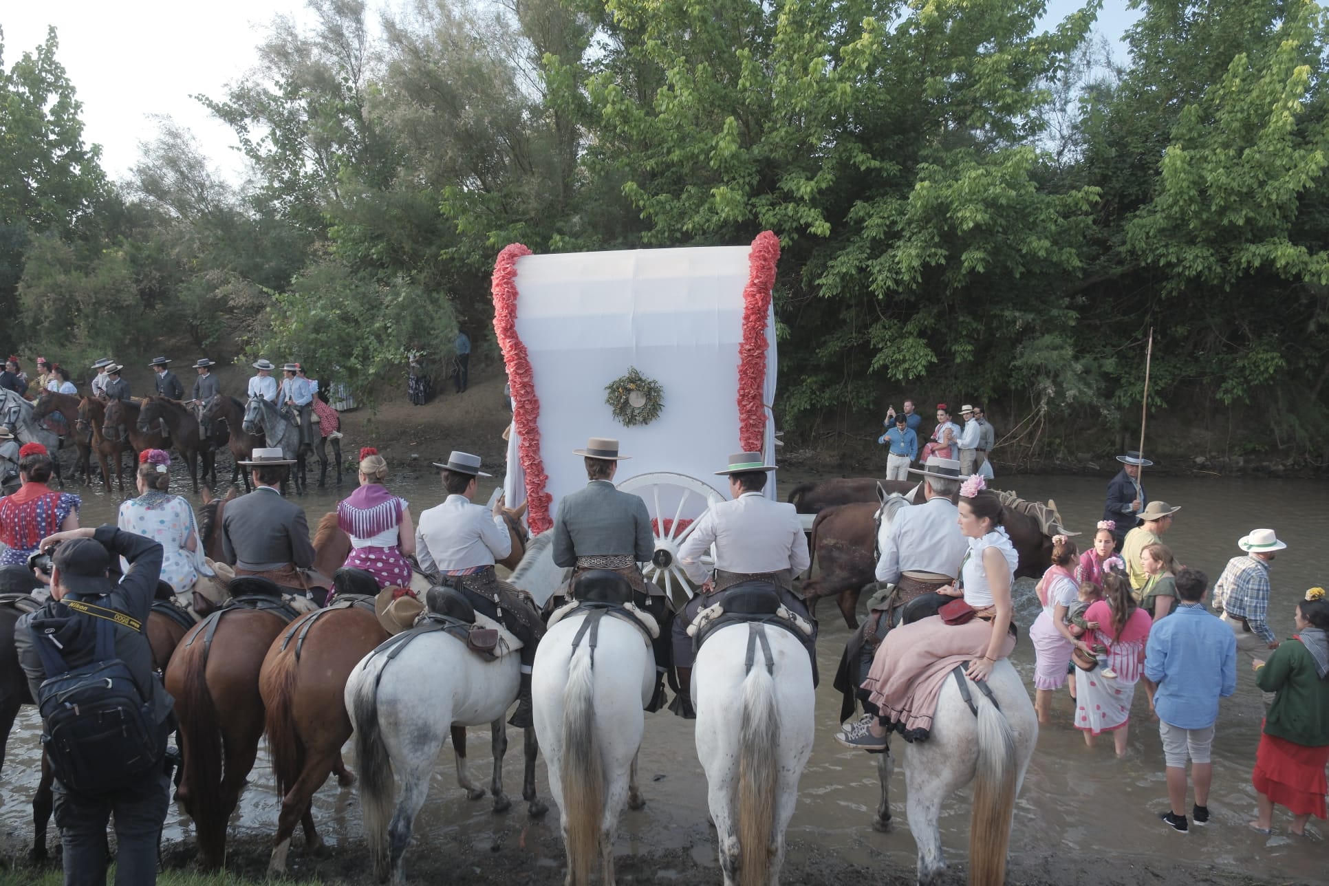 Viernes de camino, viernes de Triana en el vado de Quema
