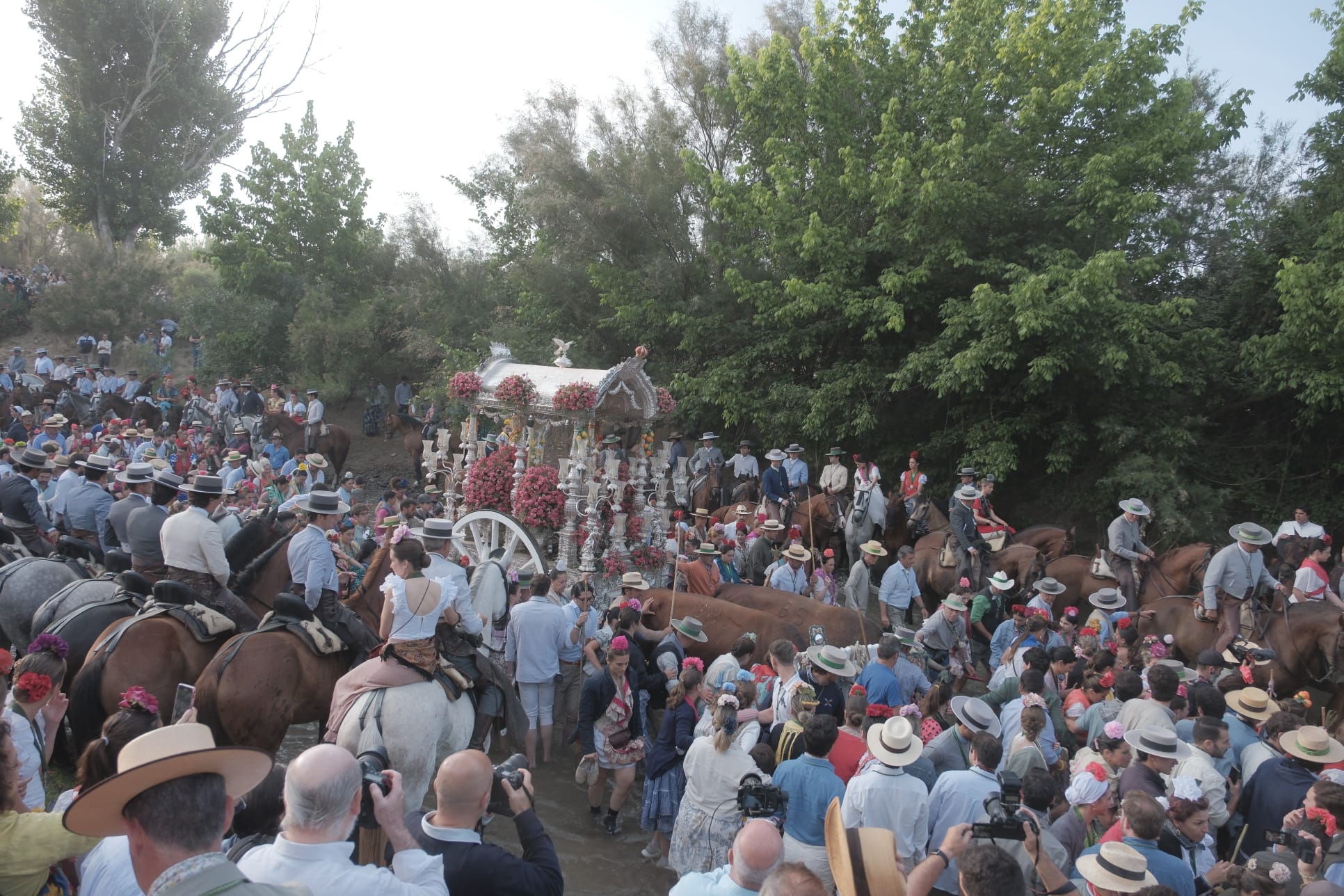 Viernes de camino, viernes de Triana en el vado de Quema
