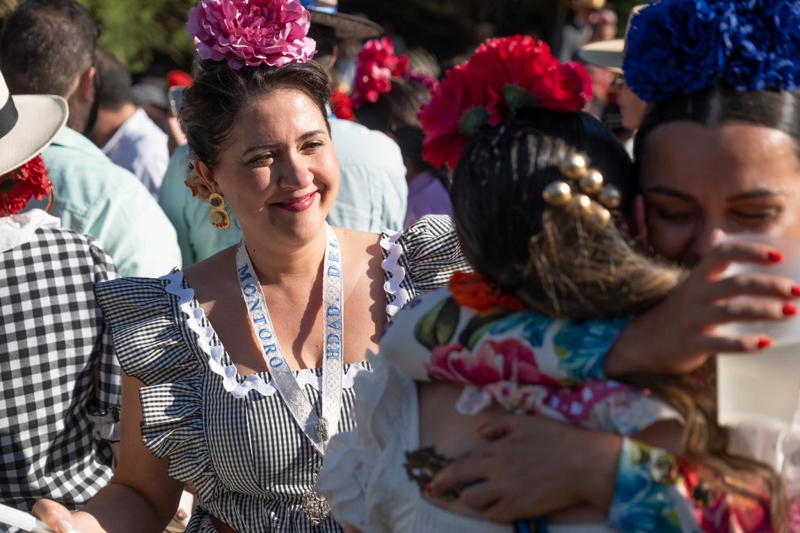 Emoción y fe a raudales en el paso del Quema de la hermandad del Rocío de Córdoba