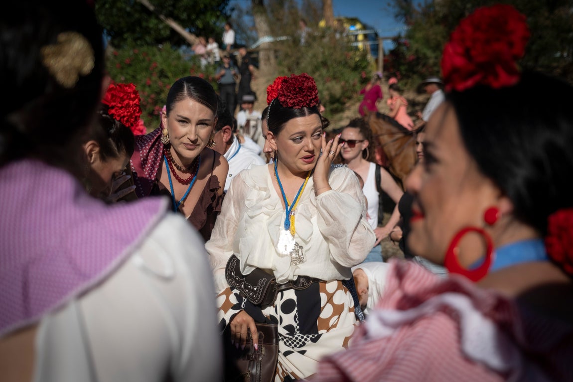 Emoción y fe a raudales en el paso del Quema de la hermandad del Rocío de Córdoba