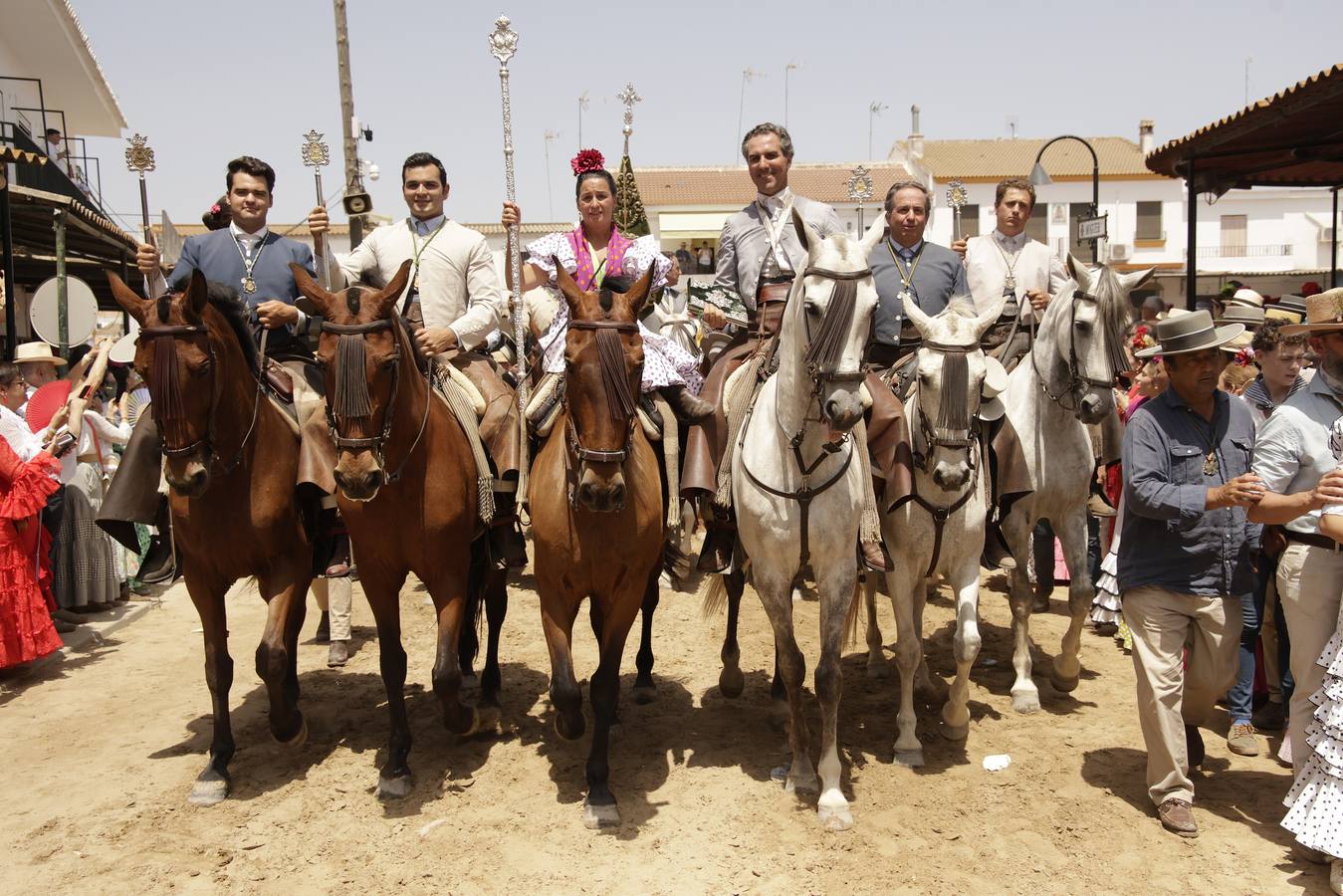 Ambiente y presentaciones de las hermandades filiales más antiguas en el sábado del Rocío 2025