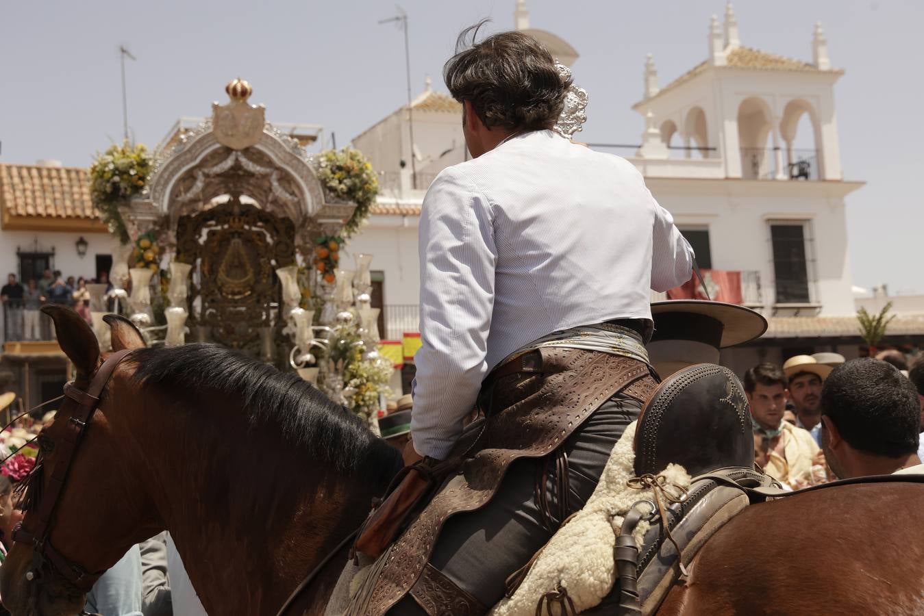 Ambiente y presentaciones de las hermandades filiales más antiguas en el sábado del Rocío 2025