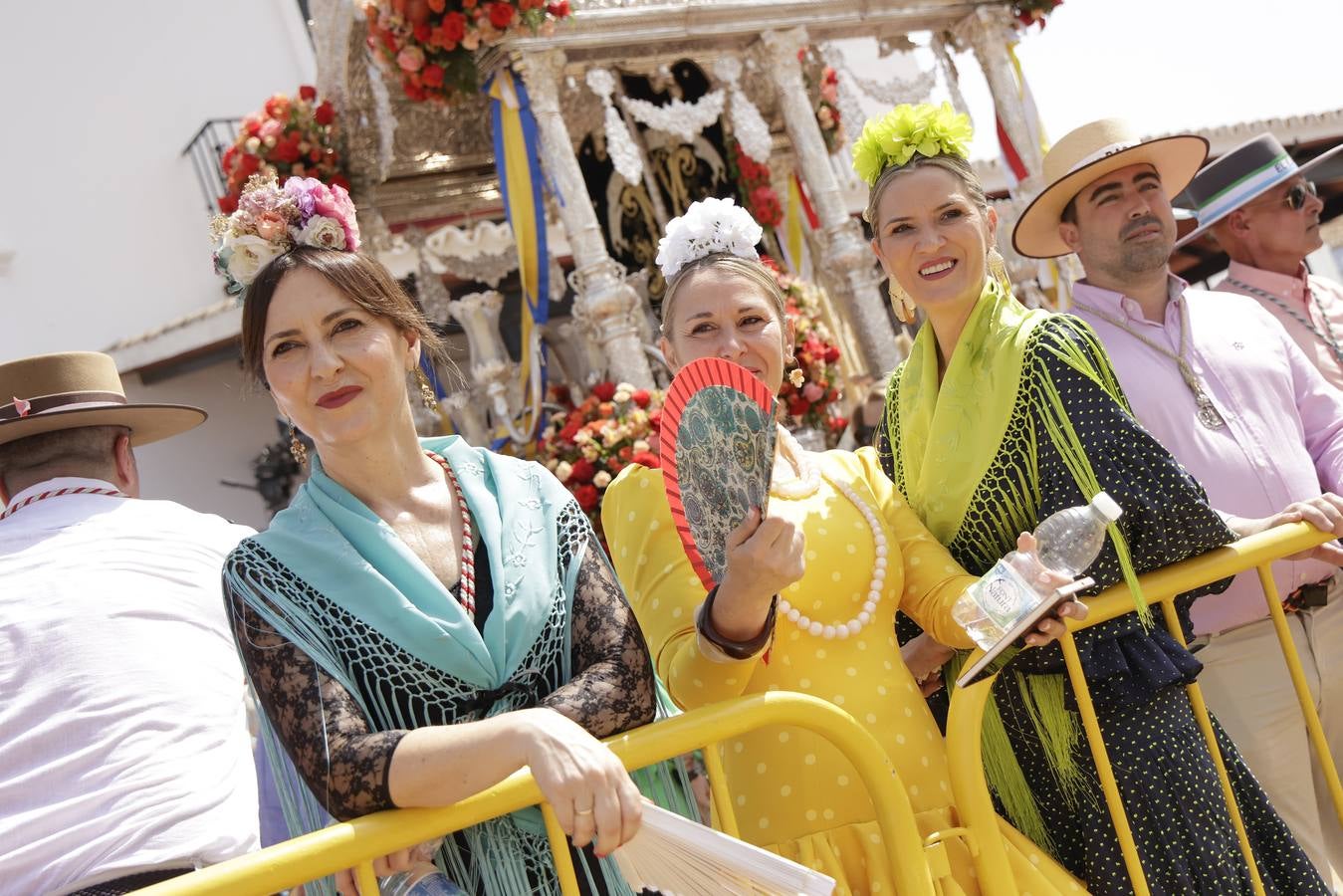 Ambiente y presentaciones de las hermandades filiales más antiguas en el sábado del Rocío 2025
