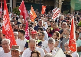 Unas 2.000 personas arropan en La Bañeza a los trabajadores de Azucarera en su lucha contra el cierre
