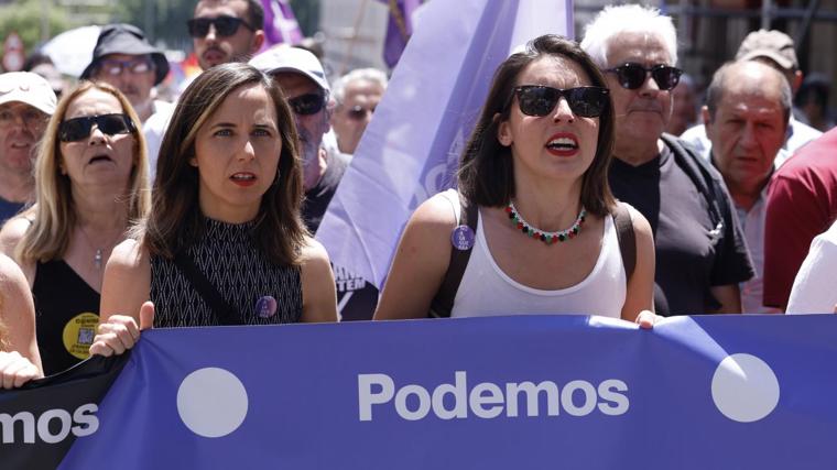 Belarra, este sábado, en la manifestación contra el rearme, junto a su número dos, Montero