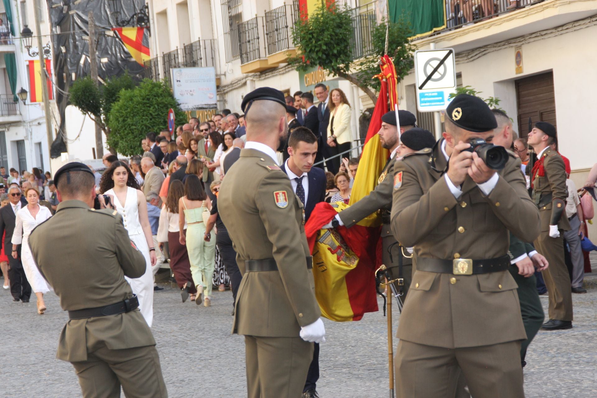 La emotiva jura de la bandera de España en Priego de Córdoba, en imágenes