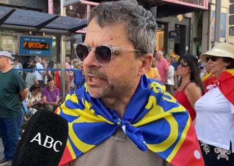 Imagen secundaria 1 - 1. Blanca y Marcos, de 18 años | 2. José Miguel, valenciano viviendo en Madrid | 3. Chema, de 68 años y vecino de la localidad madrileña de Getafe