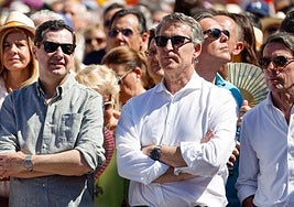 Juanma Moreno reivindica «los valores democráticos» en la manifestación del PP contra la «degradación» de la España de Pedro Sánchez