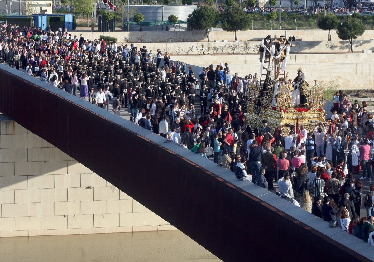 El misterio del Descendimiento, por el Puente de Miraflores en 2010