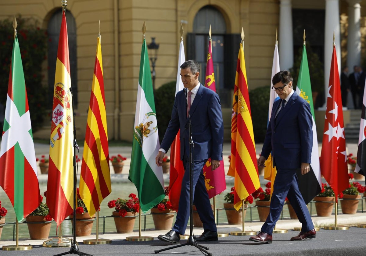 El presidente del Gobierno, Pedro Sánchez, con el presidente de la Generalitat, Salvador Illa