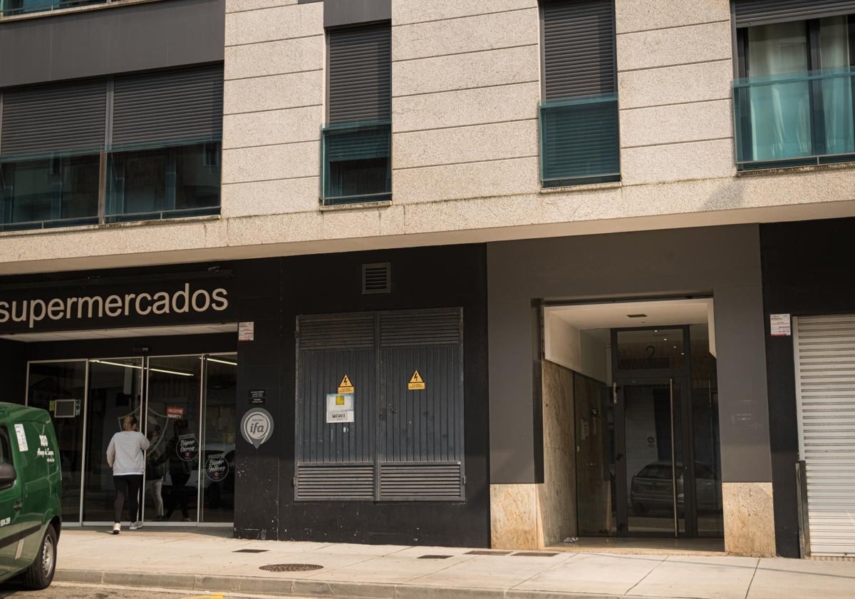 Un inmueble del barrio de O Piñeiriño, en Vilagarcía, escenario de registros la semana pasada