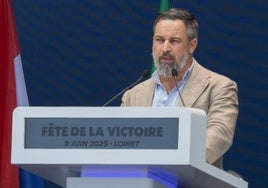 Cumbre de Abascal y sus socios en Francia: «Nos van a perseguir. Usarán la violencia si su derrota es inevitable»