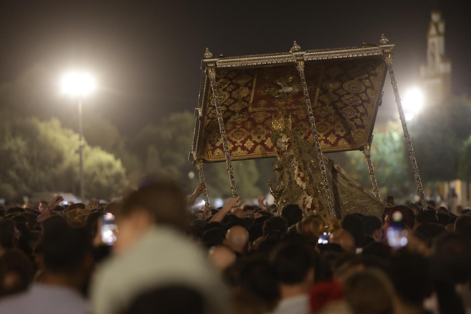La Virgen del Rocío visita a Triana