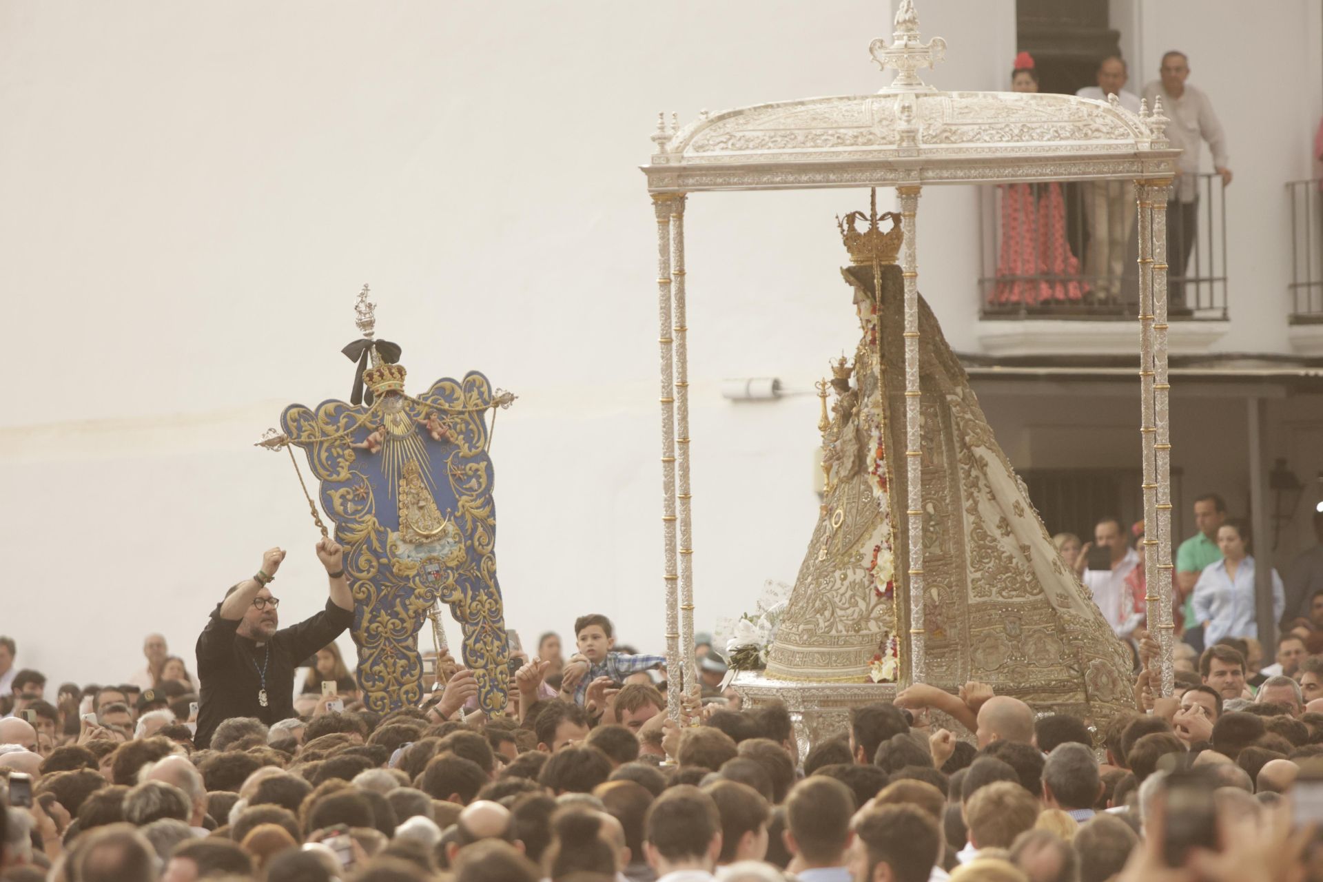 La Virgen del Rocío visita a Sevilla