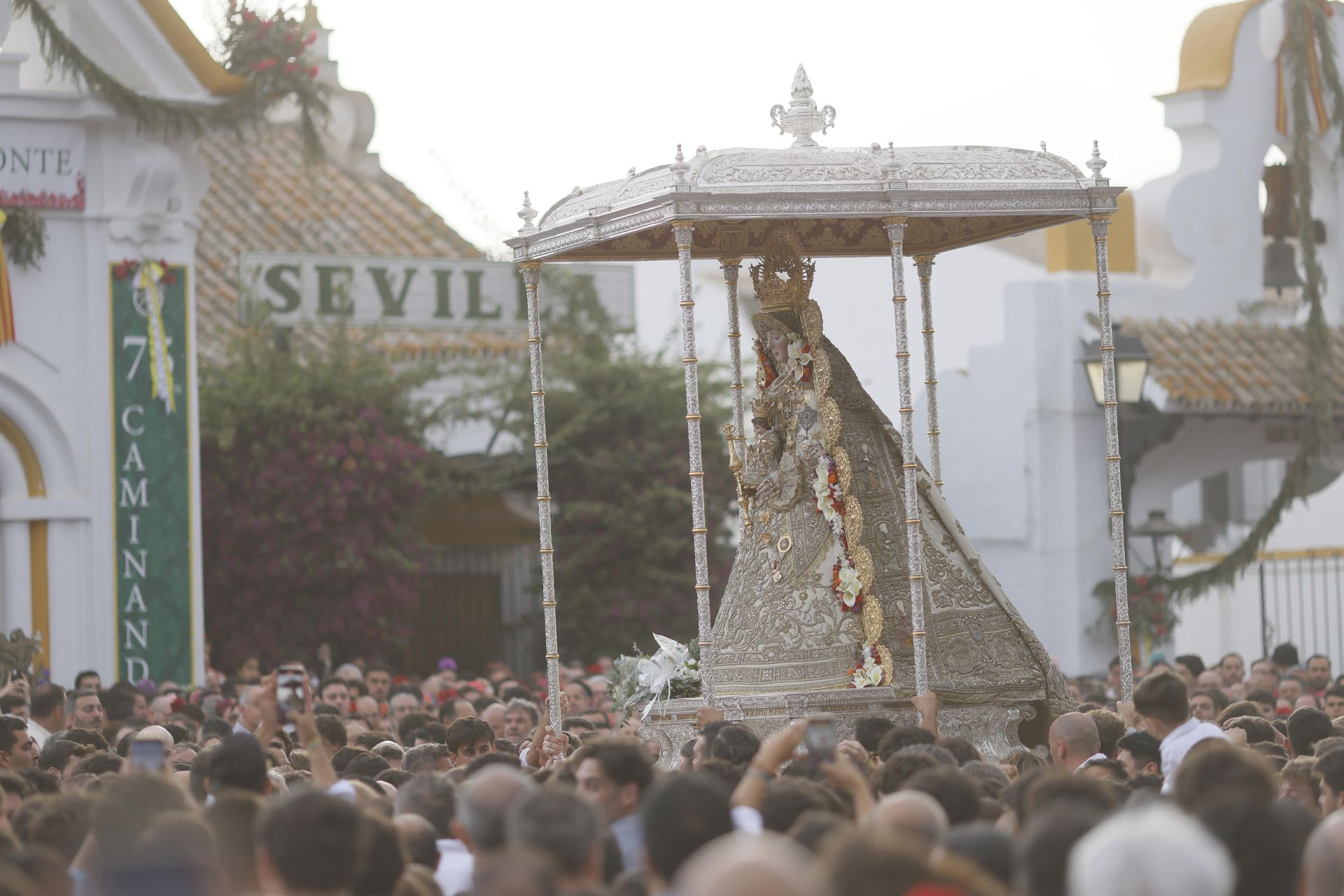 La Virgen del Rocío visita a Sevilla