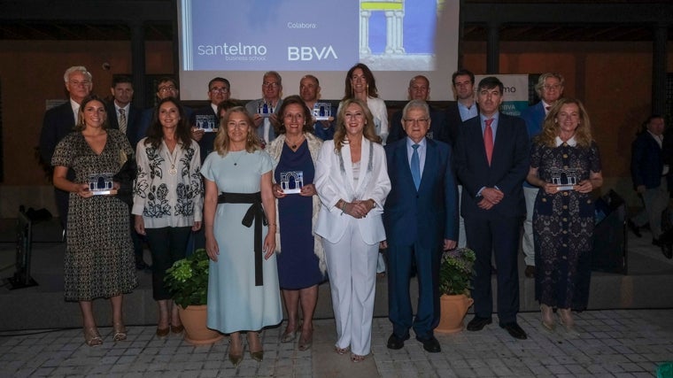 Foto de familia de los galardonados