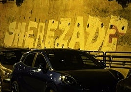 Ocho denunciados por hacer una pintada de diez metros de largo en el barrio granadino del Albaicín