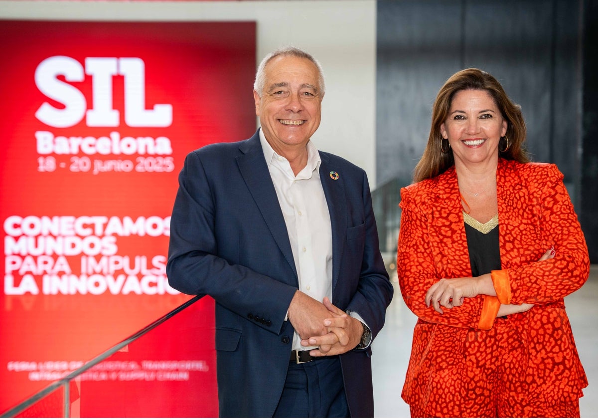 Pere Navarro, delegado especial del Estado en el Consorci de la Zona Franca de Barcelona (CZFB) junto a la directora general, Blanca Sorigué, este martes en la presentación del SIL 2025