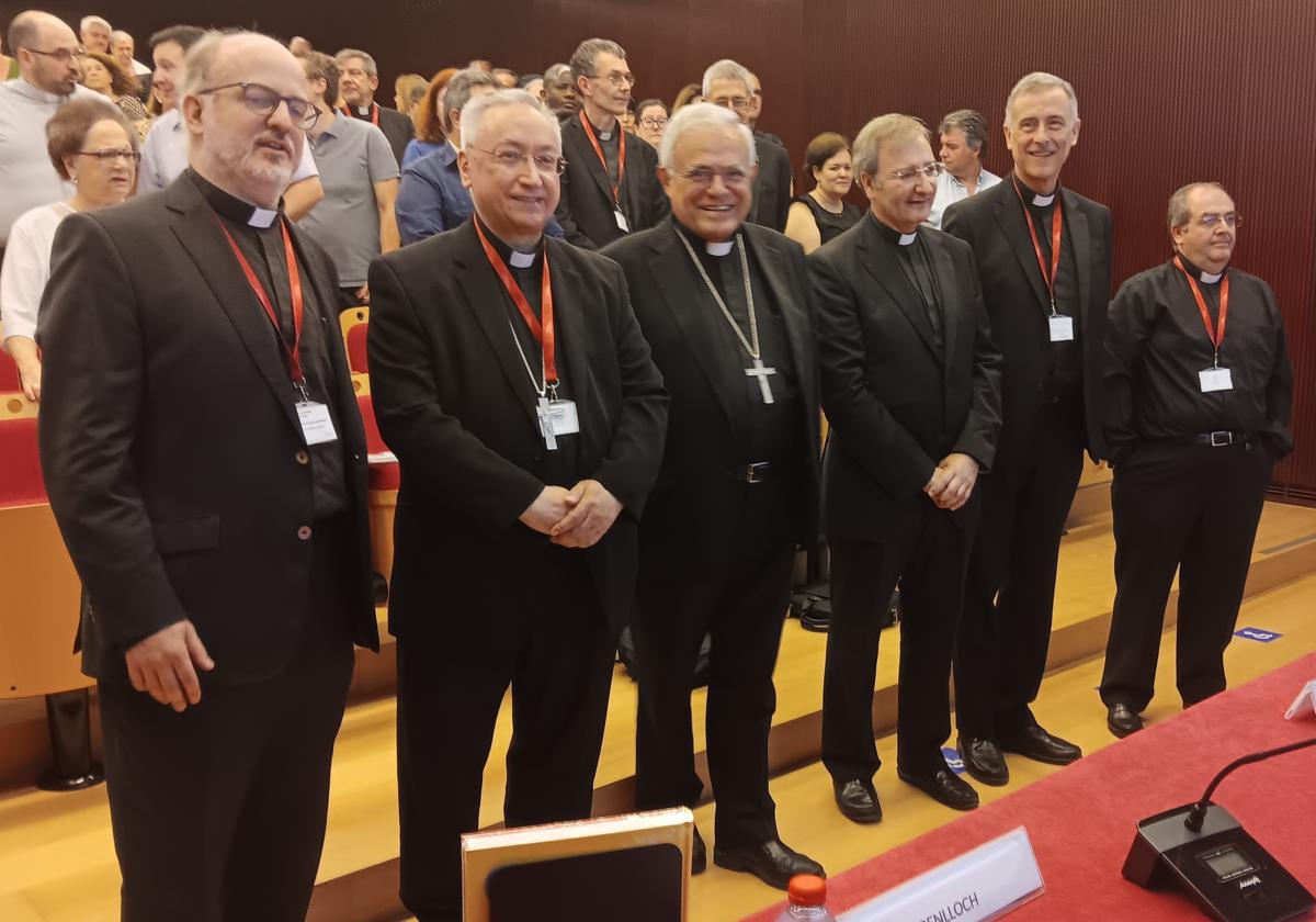 El obispo emérito y el deán-presidente del Cabildo, en la inauguración del congreso