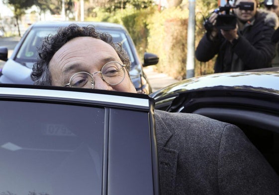 El juez apunta al presidente y Moncloa ordena blindar a Ortiz