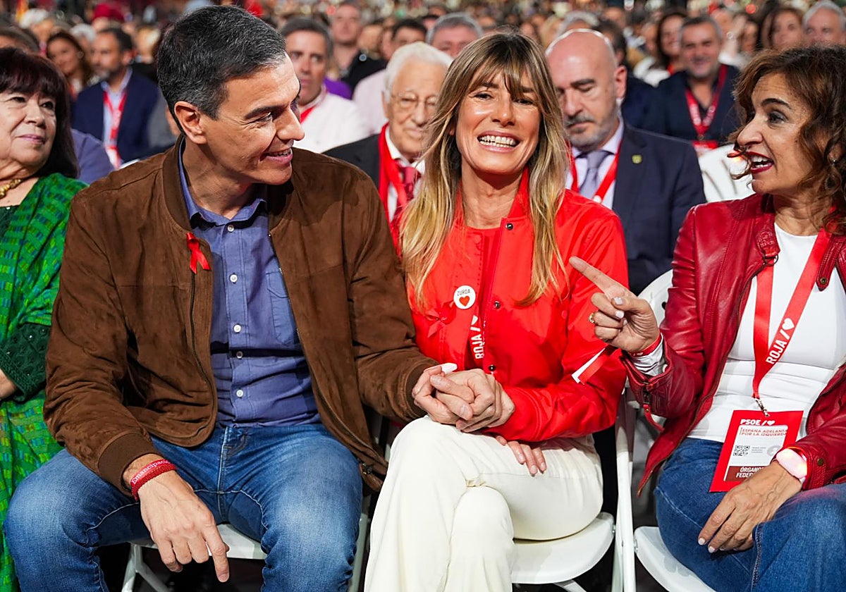 El Presidente del Gobierno, Pedro Sánchez y su esposa Begoña Gómez