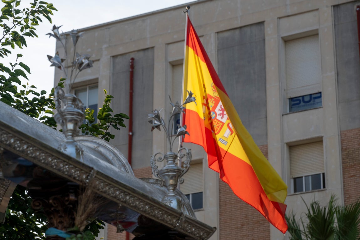 El Rocío Castrense regresa a Sevilla por el cuartel de la Polícia Nacional