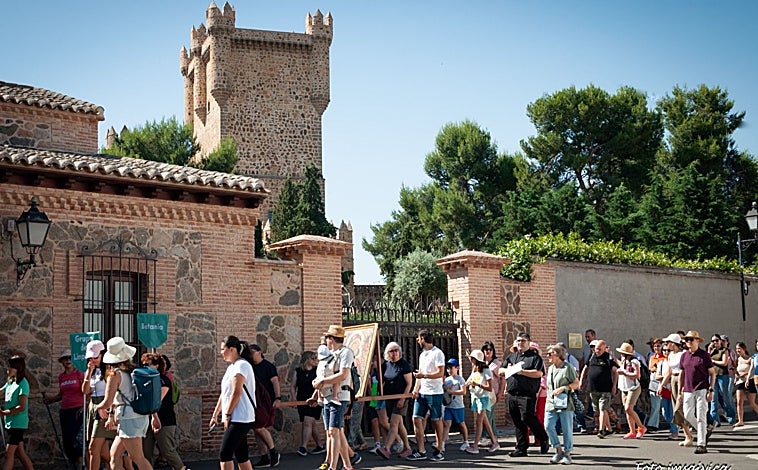 Imagen principal - Arriba, salida desde la ermita de Nuestra Señora de la Natividad. Sobre estas líneas, llegando a Guarrazar, y a la derecha icono de la virgen