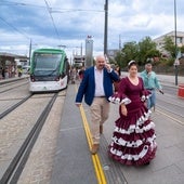 Usuarios recién bajados del Metro y junto al recinto ferial