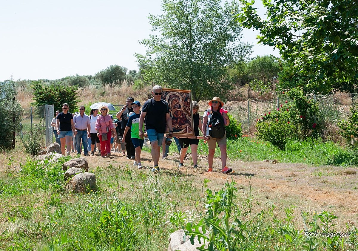 Los peregrinos de Guadamur y Casasbuenas camino de Guarrazar