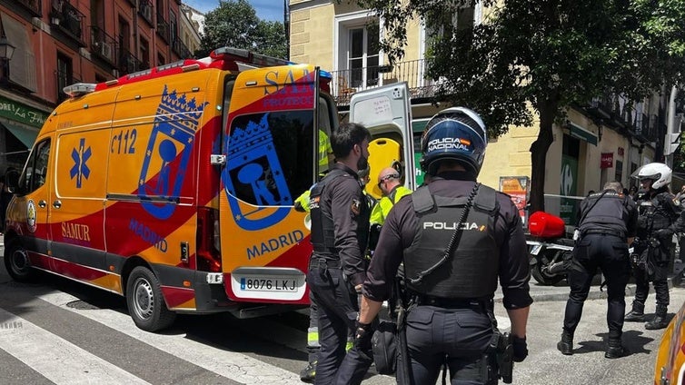 Detenido un rumano por acuchillar en el cuello a un joven para entrar en la banda latina de los Trinitarios