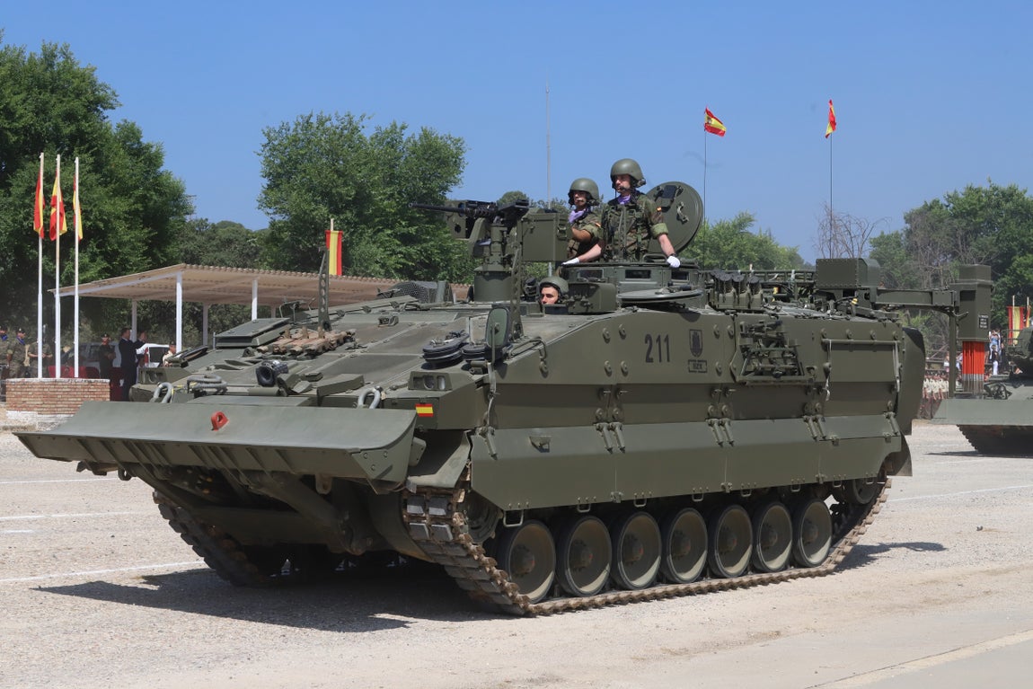 La brillante parada militar de la BRI X en Cerro Muriano, en imágenes