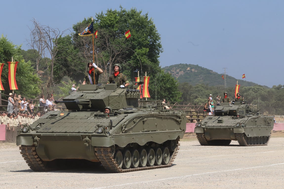 La brillante parada militar de la BRI X en Cerro Muriano, en imágenes